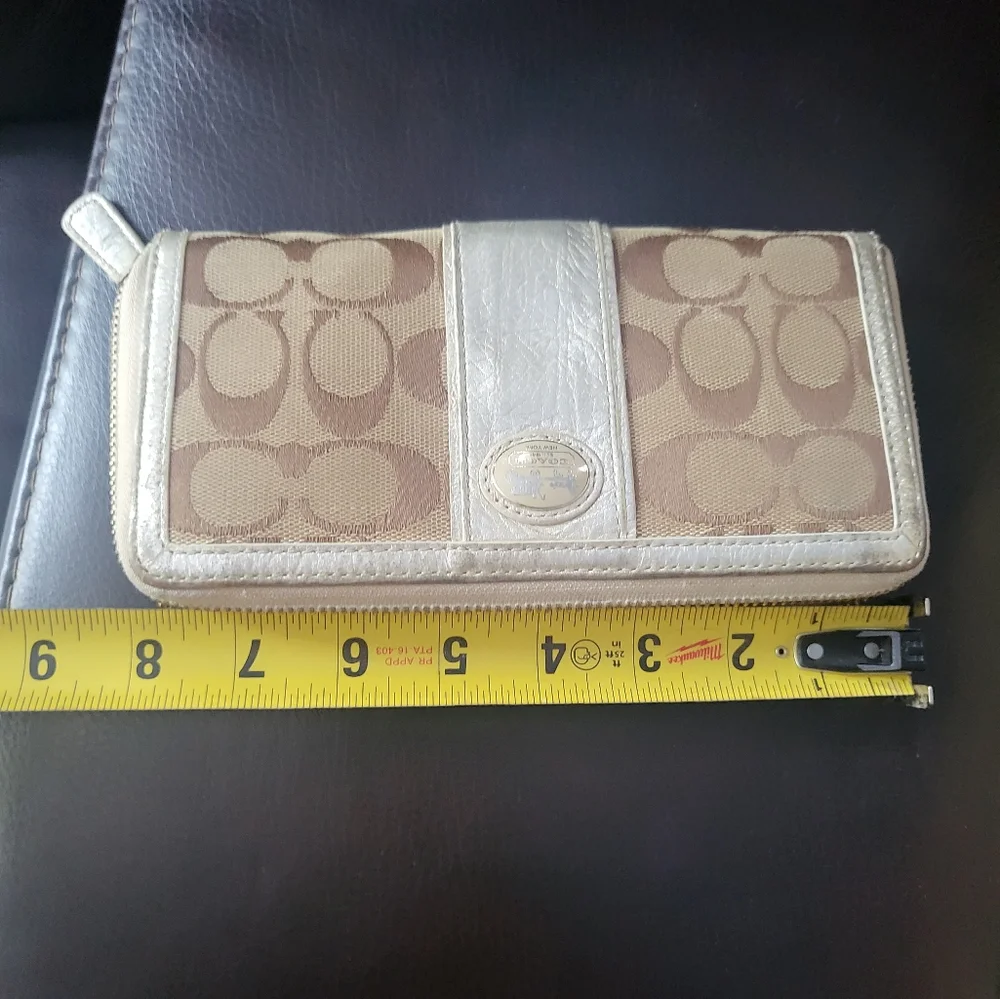 **SOLD**Coach signature zip around Wallet - Picture 5 of 9